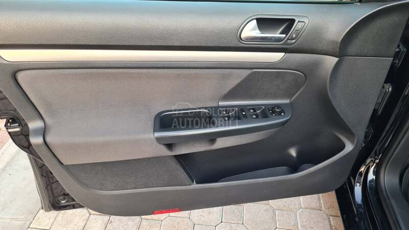 Volkswagen Golf 6 1.6TDI  BLUEMOTION