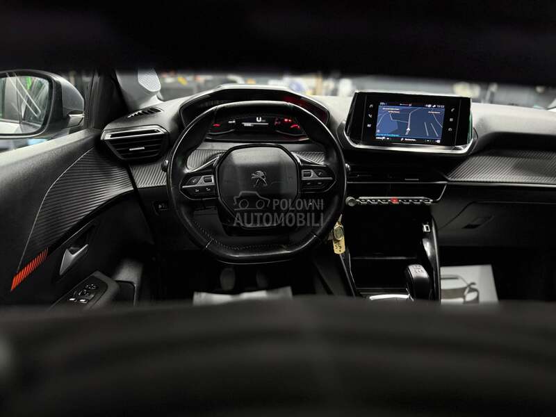 Peugeot 208 1.2b/fabričko stanje
