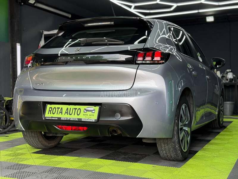 Peugeot 208 1.2b/fabričko stanje