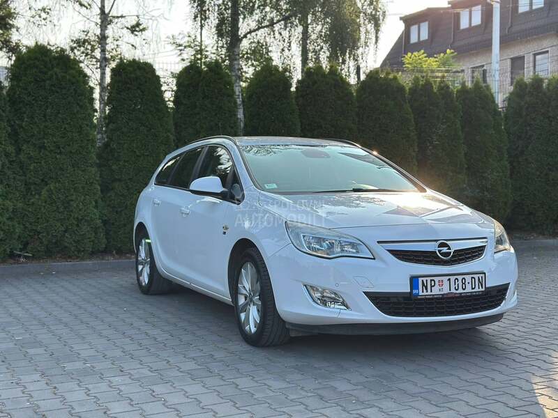 Opel Astra J 