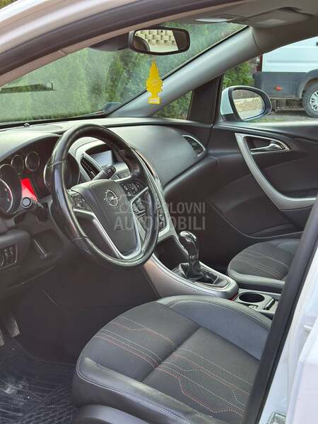 Opel Astra J 