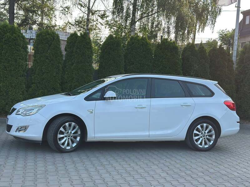 Opel Astra J 