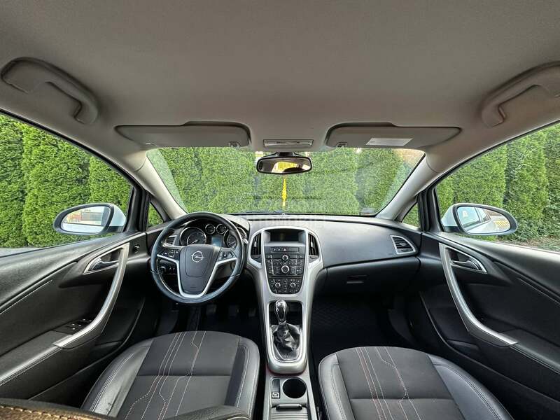 Opel Astra J 