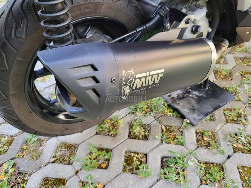 Yamaha Xmax 300