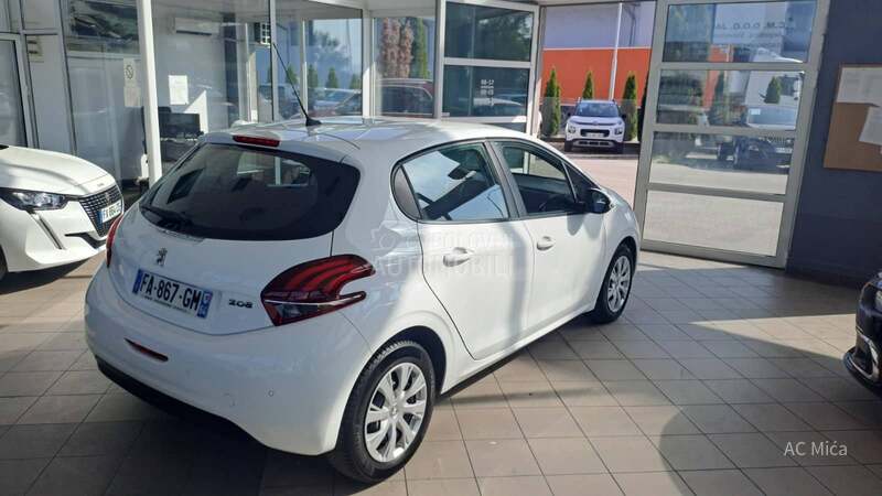 Peugeot 208 1.2 PURE NAV LED USB