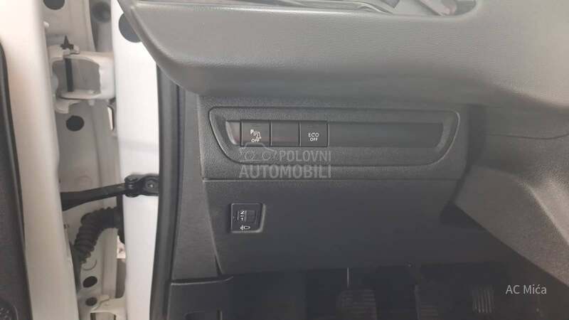 Peugeot 208 1.2 PURE NAV LED USB
