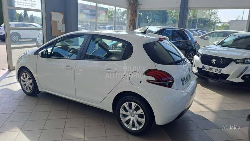Peugeot 208 1.2 PURE NAV LED USB