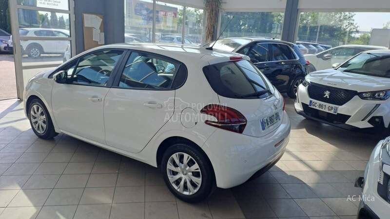 Peugeot 208 1.2 PURE NAV LED USB
