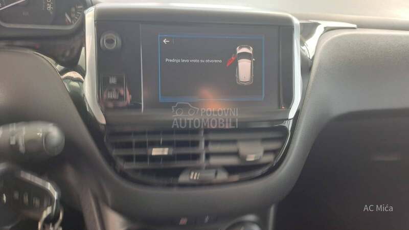 Peugeot 208 1.2 PURE NAV LED USB