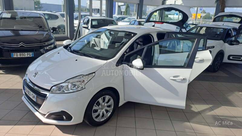 Peugeot 208 1.2 PURE NAV LED USB