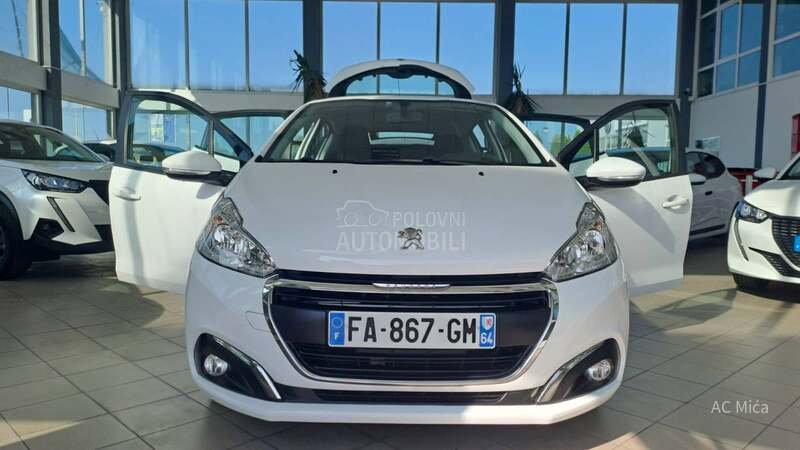 Peugeot 208 1.2 PURE NAV LED USB