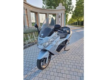 Piaggio x 8