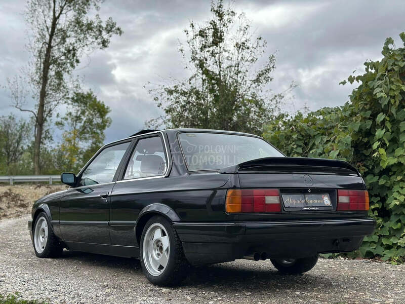 BMW 318 E30