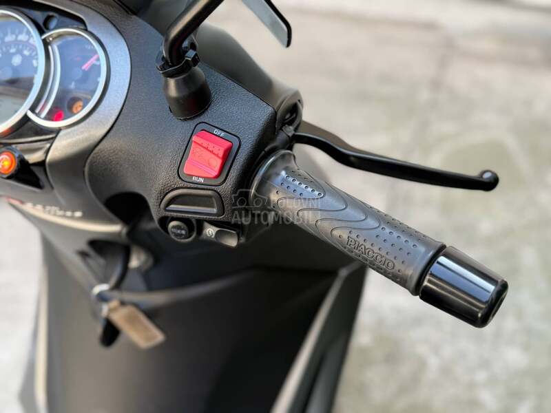 Piaggio Beverly 350 Sport Touring