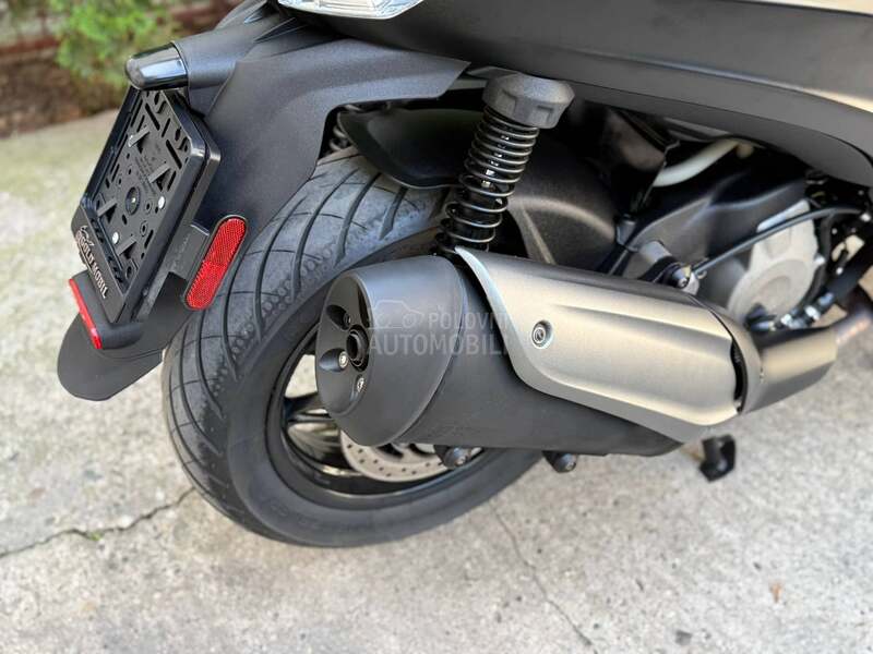 Piaggio Beverly 350 Sport Touring