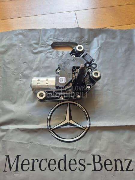 Motor zadnjeg brisača