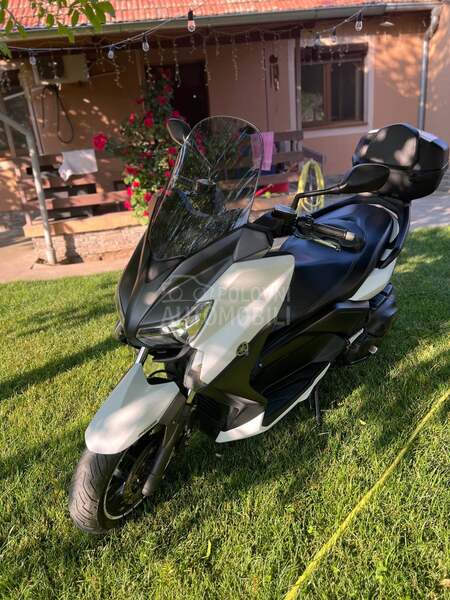 Yamaha xmax 400