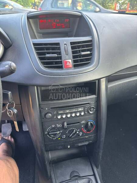Peugeot 207 1.4 B E n z i n