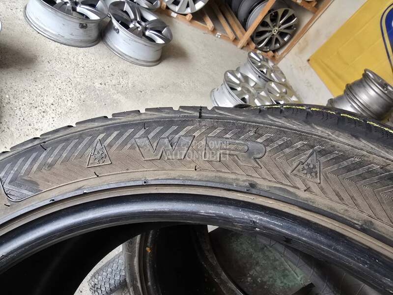 Nokian 295/35 R18 Zimska