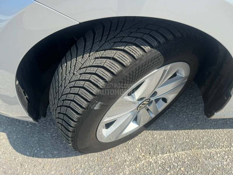 Volkswagen Golf 8 2.0tdi DSG NAV
