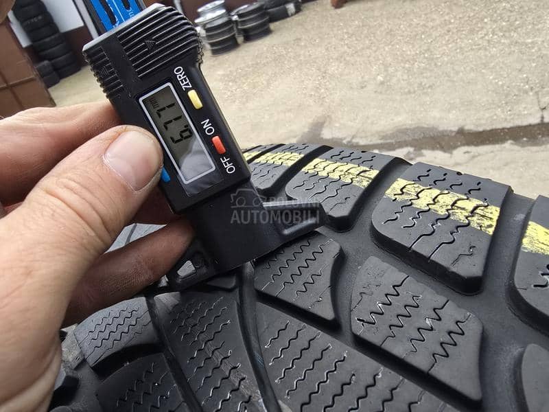 Dunlop 235/55 R18 Zimska