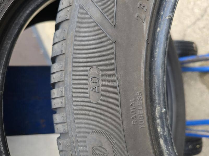 Dunlop 235/55 R18 Zimska