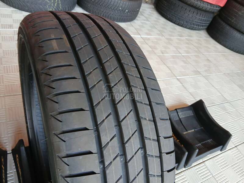 Bridgestone 205/45 R17 Letnja