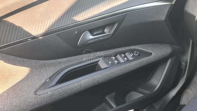 Peugeot 3008 1.5hdi LED/ NAV I