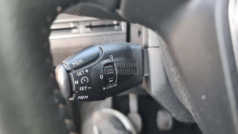 Peugeot 3008 1.5hdi LED/ NAV I