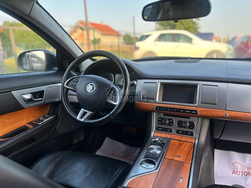 Jaguar XF 2.2 Lux Led