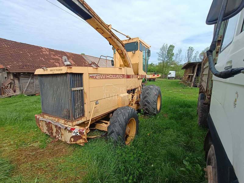 New Holland S2200