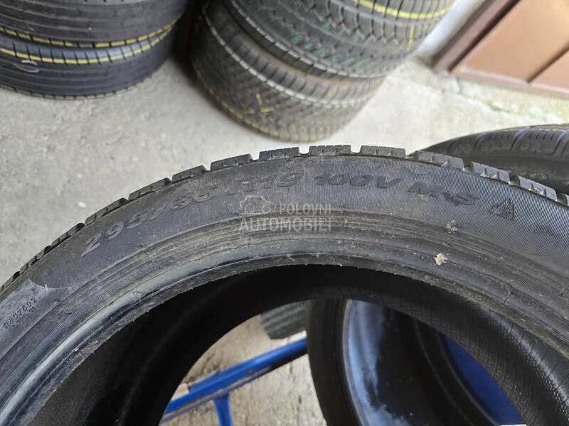 Pirelli 295/35 R19 Zimska