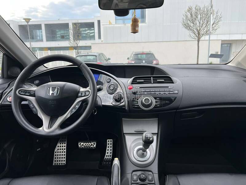 Honda Civic 1.8 i-VTEC EXECUTIVE