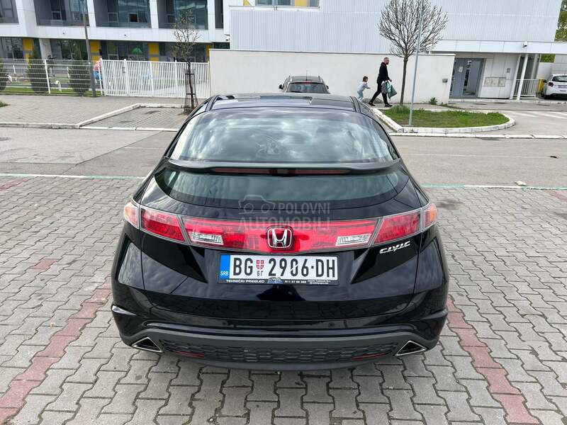 Honda Civic 1.8 i-VTEC EXECUTIVE