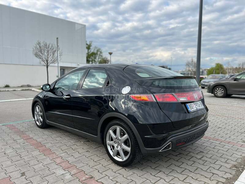 Honda Civic 1.8 i-VTEC EXECUTIVE
