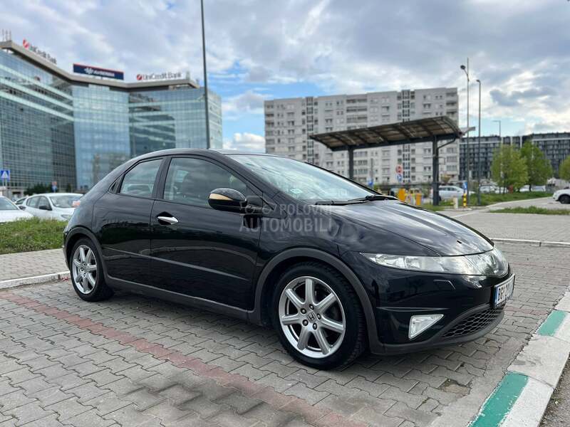 Honda Civic 1.8 i-VTEC EXECUTIVE