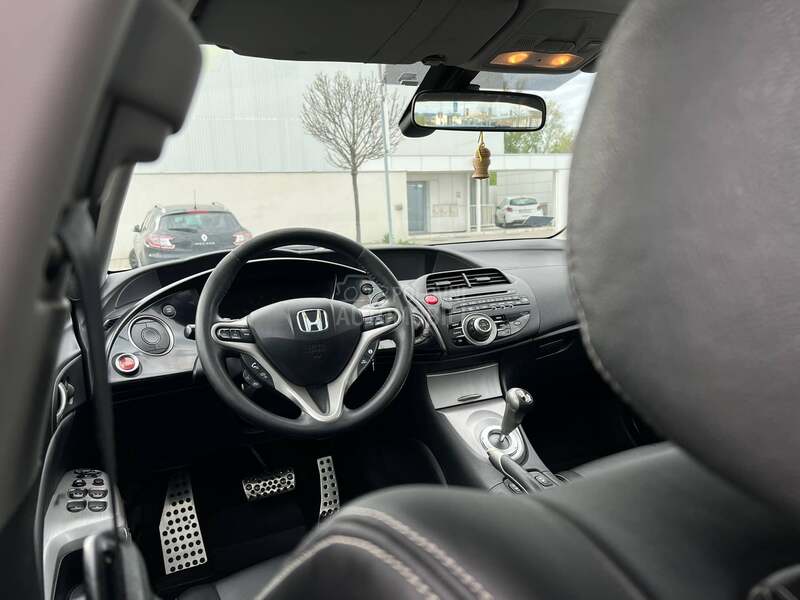 Honda Civic 1.8 i-VTEC EXECUTIVE