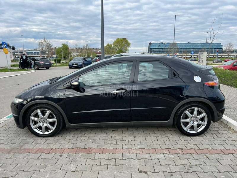 Honda Civic 1.8 i-VTEC EXECUTIVE