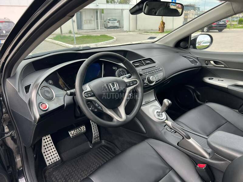 Honda Civic 1.8 i-VTEC EXECUTIVE