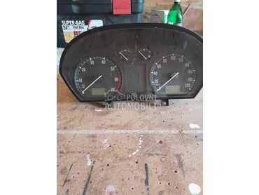 KM sat za fabiu za Škoda Fabia od 2002. do 2004. god.