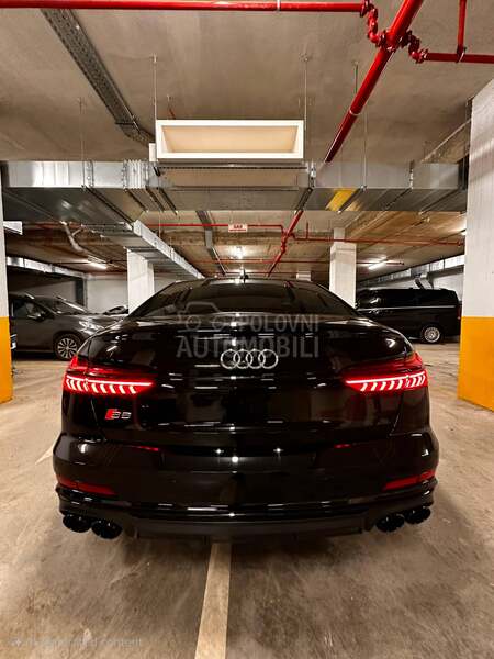 Audi S6 