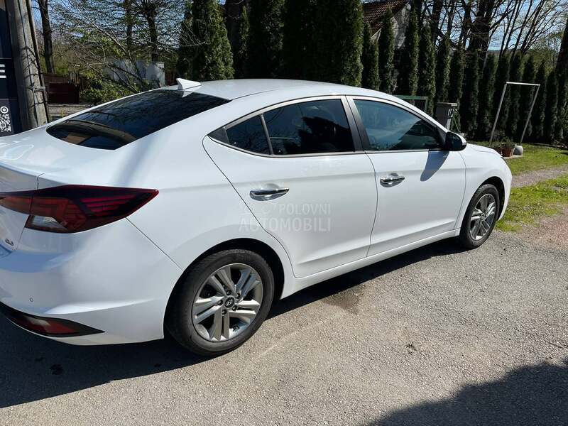 Hyundai Elantra 