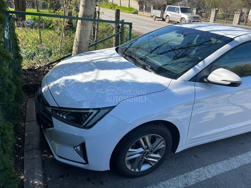 Hyundai Elantra 
