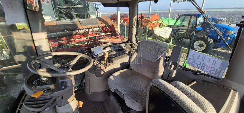 John Deere 6135R