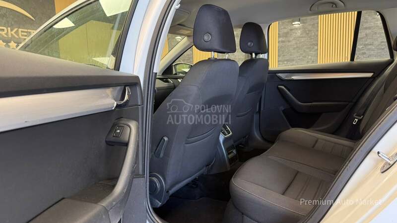 Škoda Octavia //1.6 TDI/N.AVI/FUL