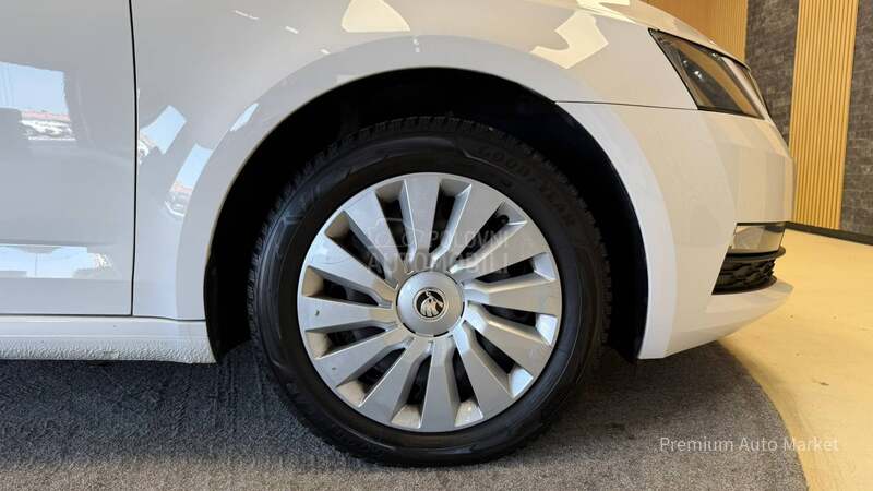 Škoda Octavia //1.6 TDI/N.AVI/FUL