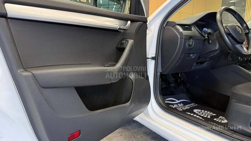 Škoda Octavia //1.6 TDI/N.AVI/FUL