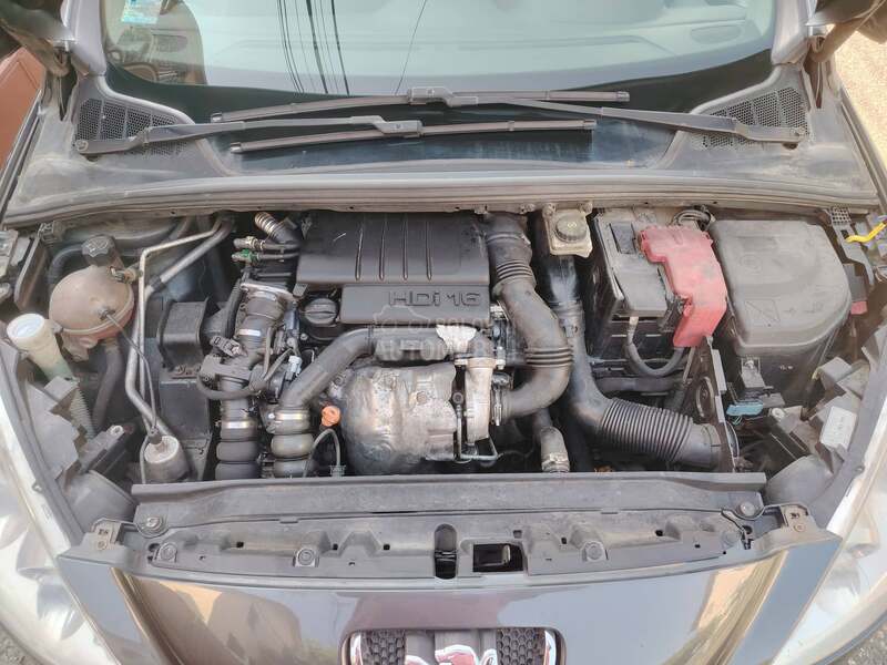 Peugeot 308 1.6 hdi   k l i m a