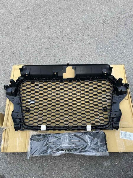 Maska Grill RS Crna sjaj 8V