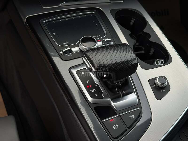 Audi Q7 S-Line/Panora/7sed